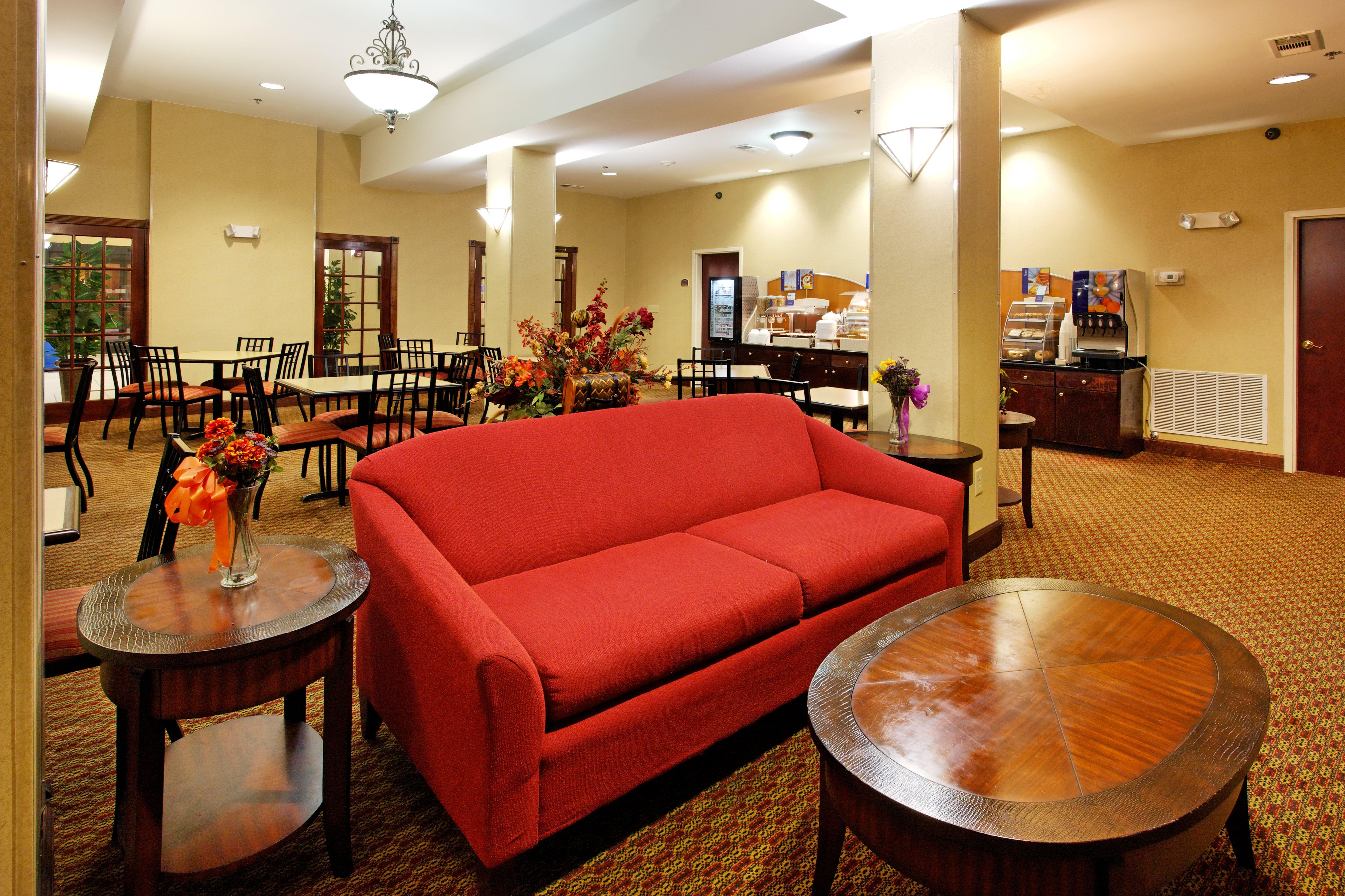 Holiday Inn Express & Suites Sylacauga Екстериор снимка