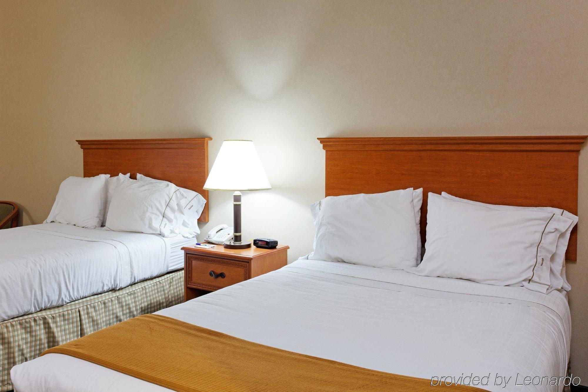 Holiday Inn Express & Suites Sylacauga Стая снимка